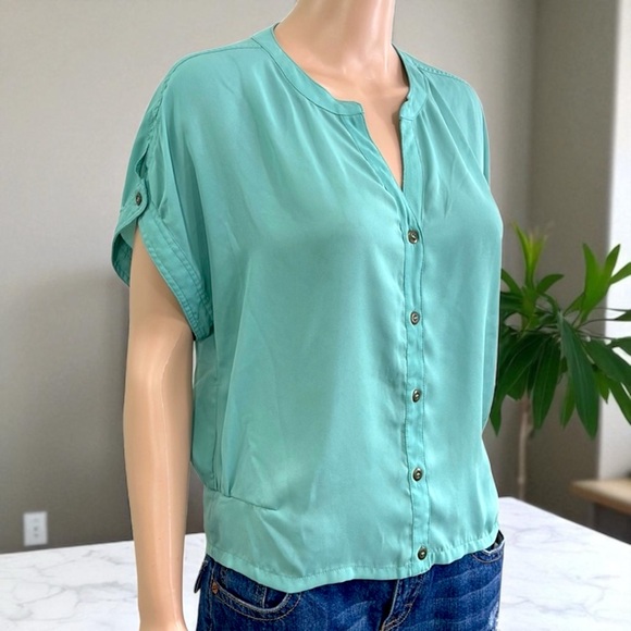 Xhilaration Seafoam Green Cold Shoulder Short Sleeve Top - Picture 2 of 16